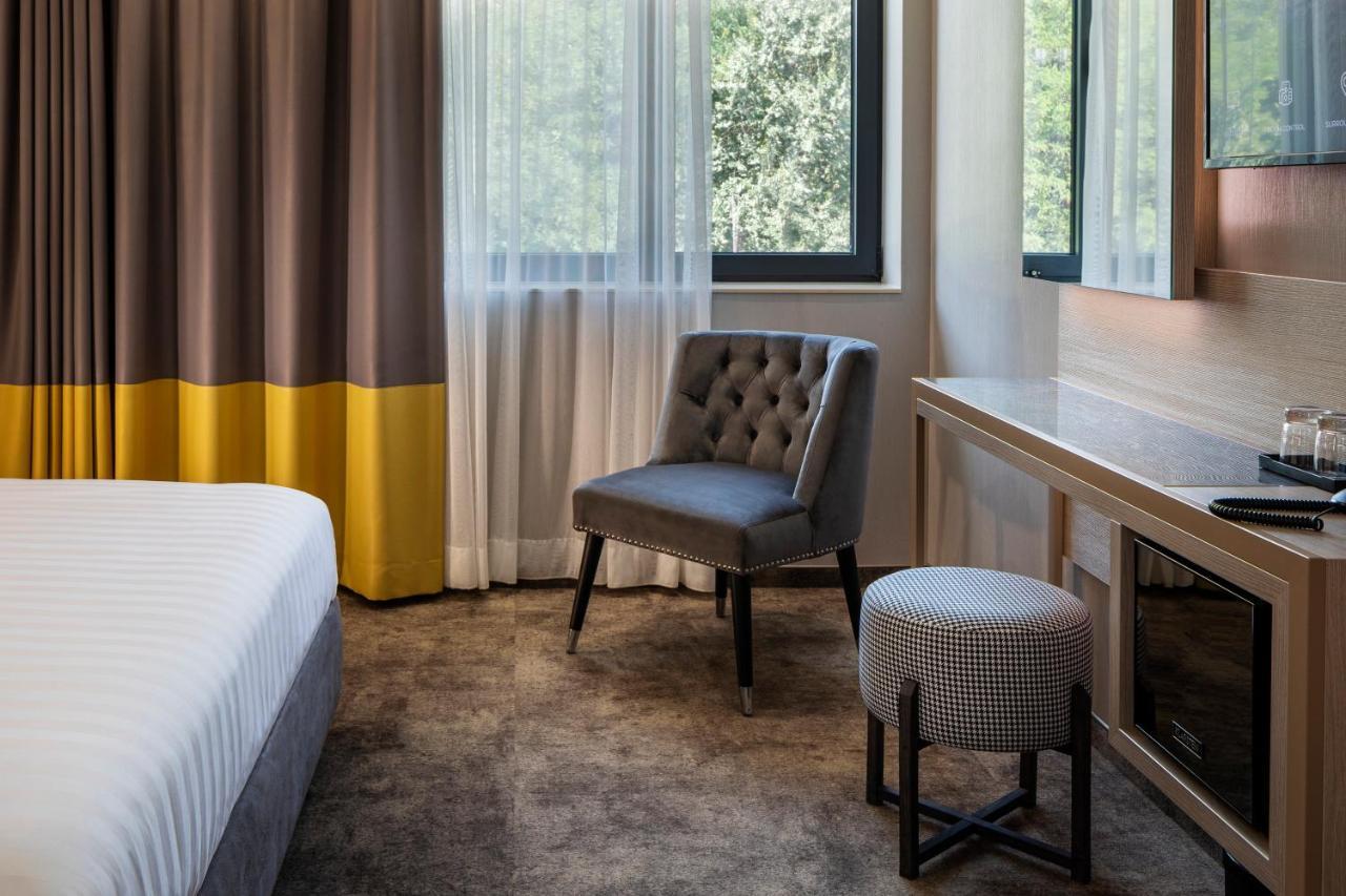 -- Este Park Hotel -- Part Of Urban Chic Luxury Design Hotels - Parking & Compliments - Next To Shopping & Dining Mall Plovdiv Bagian luar foto