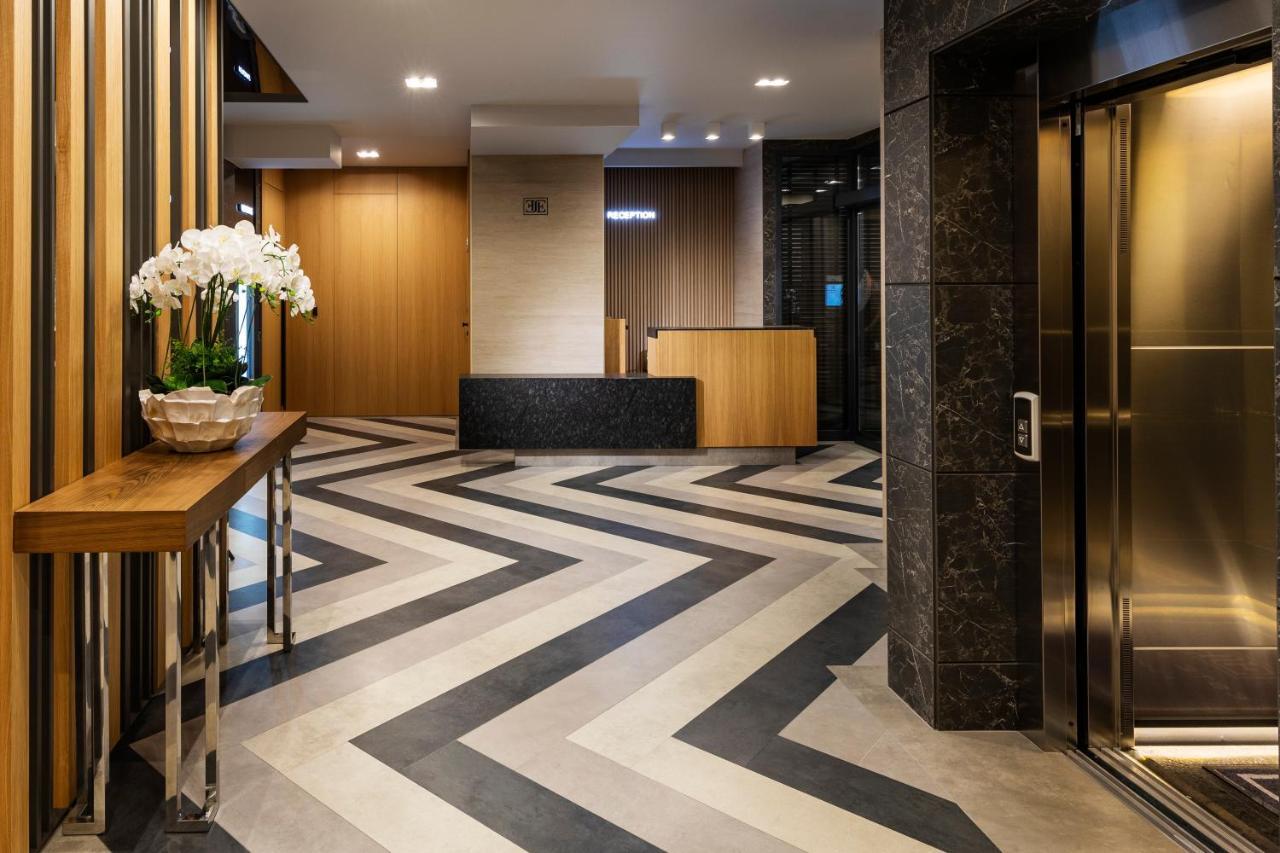 -- Este Park Hotel -- Part Of Urban Chic Luxury Design Hotels - Parking & Compliments - Next To Shopping & Dining Mall Plovdiv Bagian luar foto