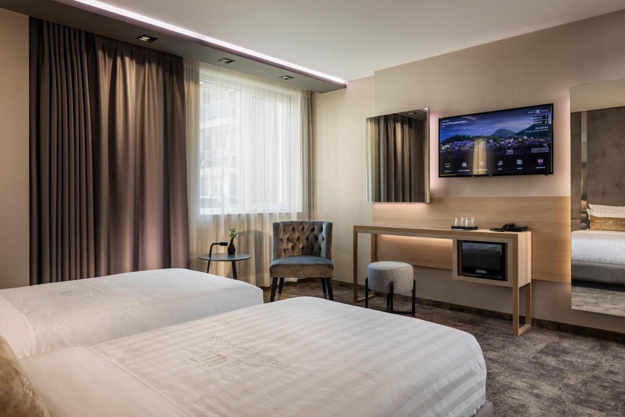 -- Este Park Hotel -- Part Of Urban Chic Luxury Design Hotels - Parking & Compliments - Next To Shopping & Dining Mall Plovdiv Bagian luar foto