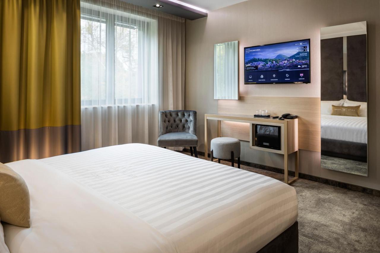 -- Este Park Hotel -- Part Of Urban Chic Luxury Design Hotels - Parking & Compliments - Next To Shopping & Dining Mall Plovdiv Bagian luar foto