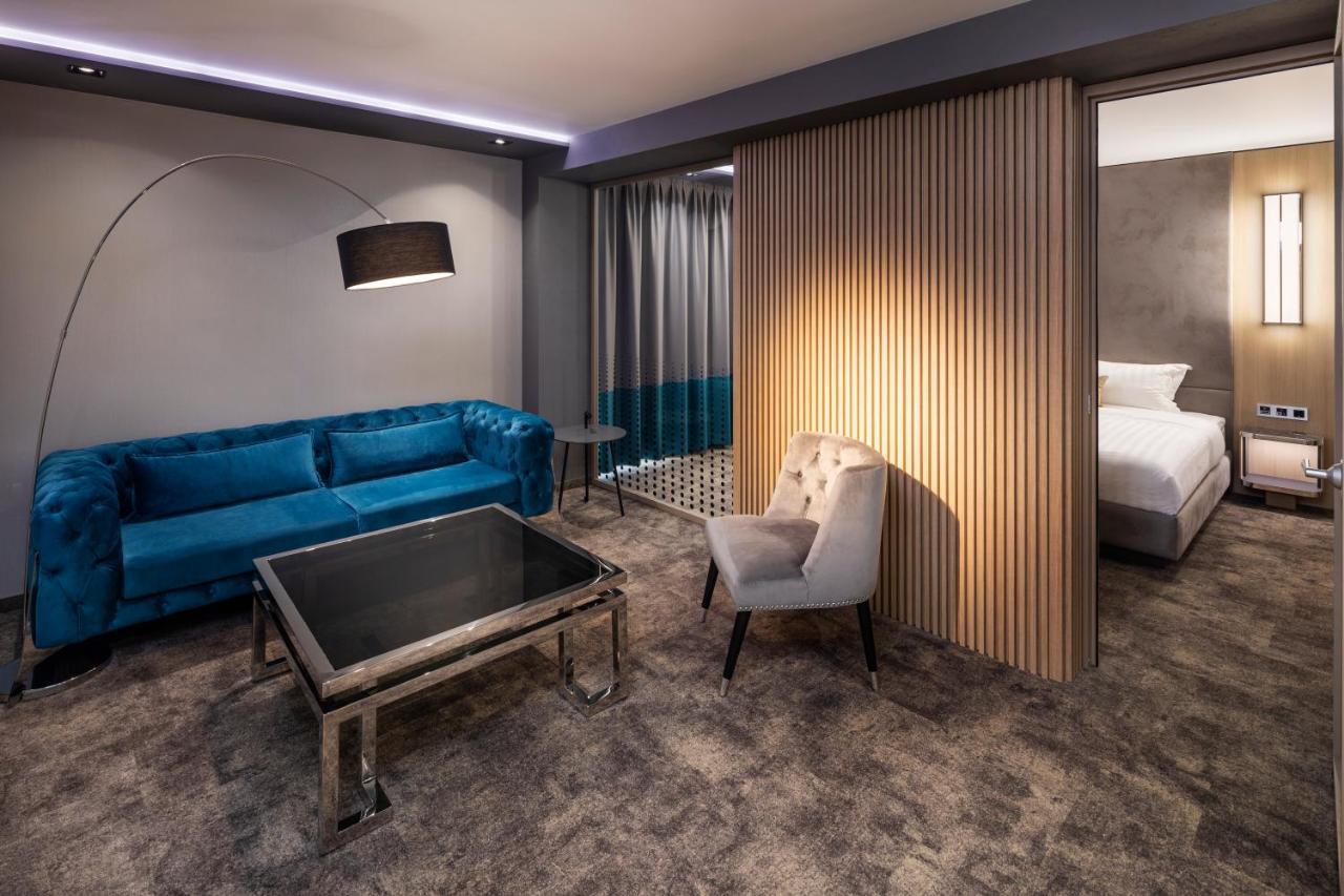 -- Este Park Hotel -- Part Of Urban Chic Luxury Design Hotels - Parking & Compliments - Next To Shopping & Dining Mall Plovdiv Bagian luar foto