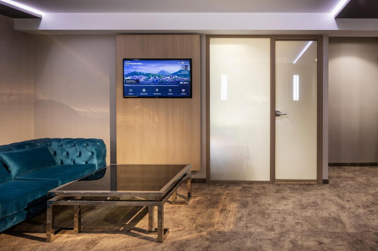 -- Este Park Hotel -- Part Of Urban Chic Luxury Design Hotels - Parking & Compliments - Next To Shopping & Dining Mall Plovdiv Bagian luar foto