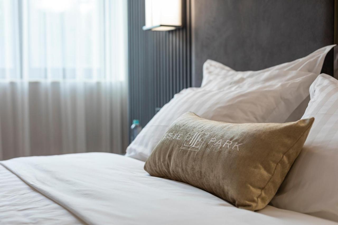 -- Este Park Hotel -- Part Of Urban Chic Luxury Design Hotels - Parking & Compliments - Next To Shopping & Dining Mall Plovdiv Bagian luar foto